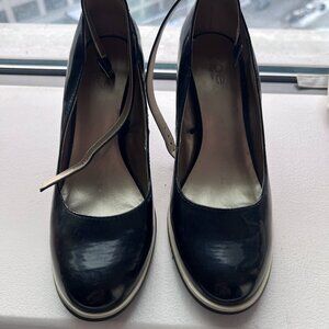 Joe Fresh women's heels, Navy and White Block Heel